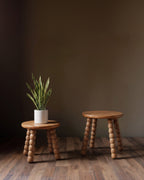 Le tabouret d'appoint et le piédestal Bobbin Column