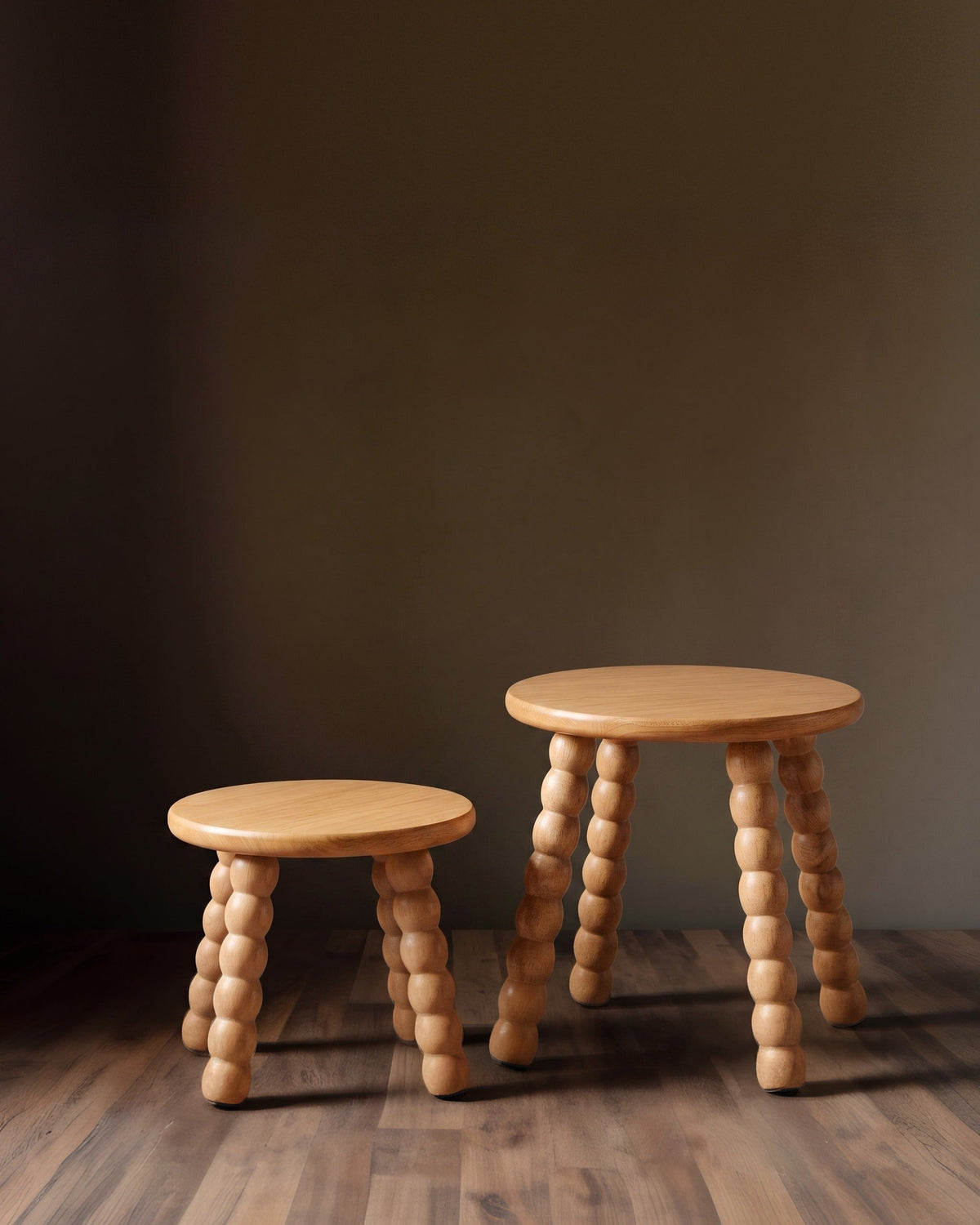 Le tabouret d'appoint et le piédestal Bobbin Column