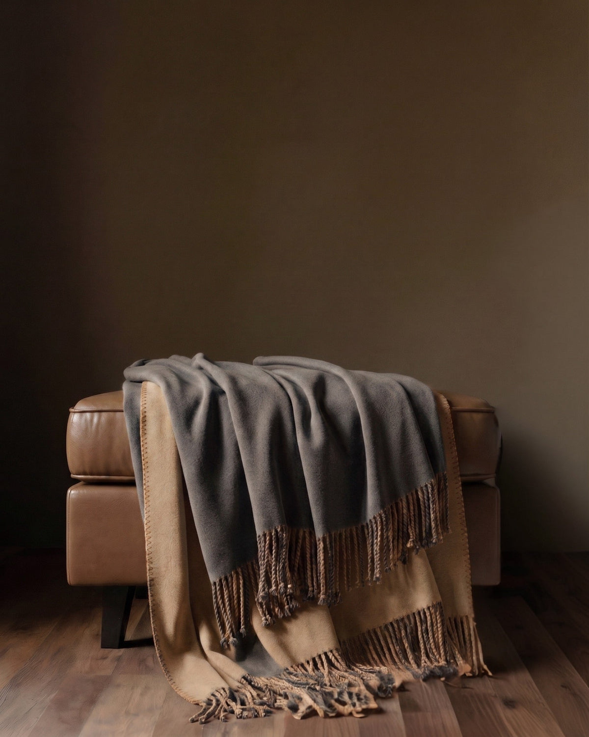 Le confort naturel : Plaid en soie de mûrier à franges - Anthracite/Chameau