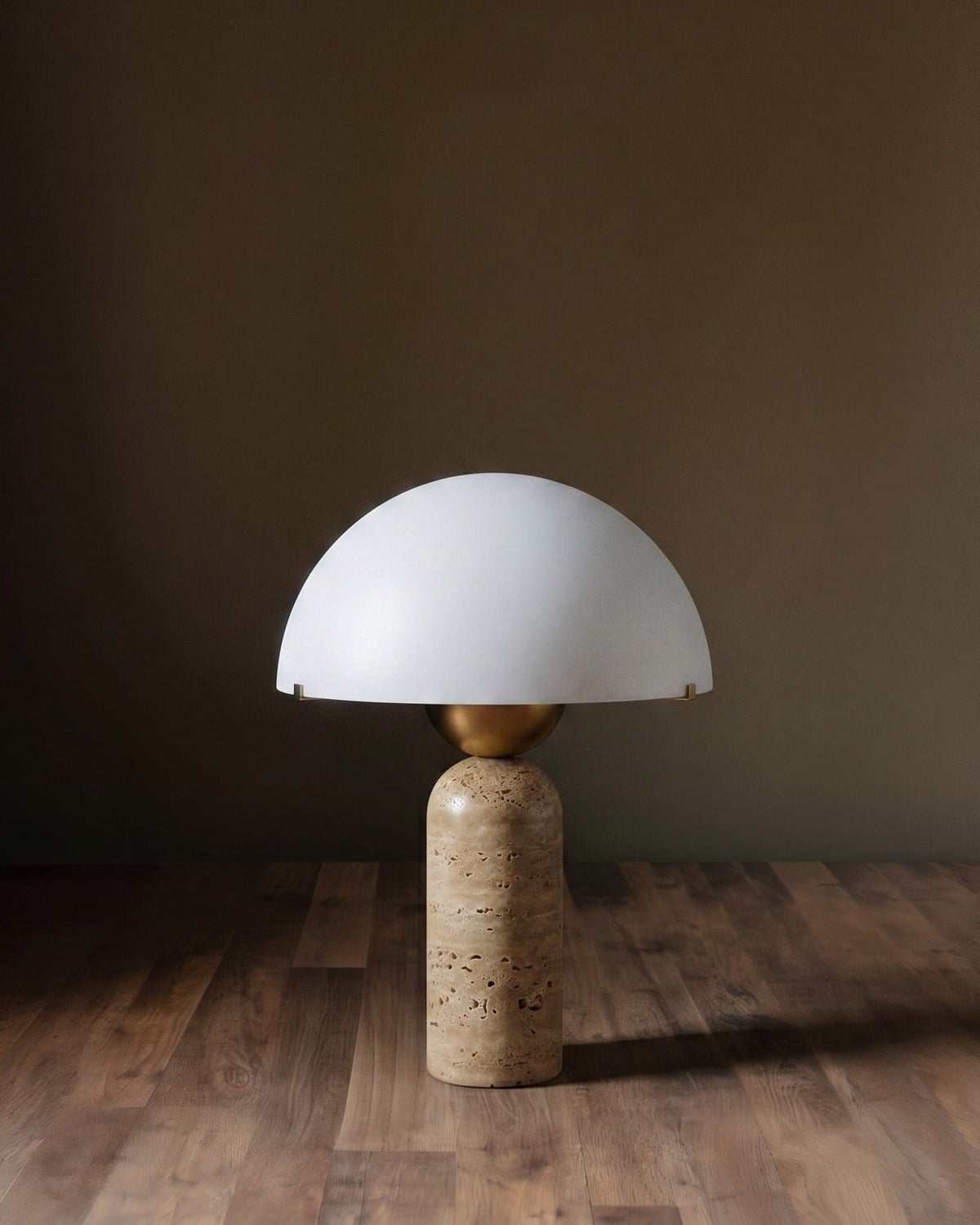 La lampe en travertin du pilier d'Aurélien